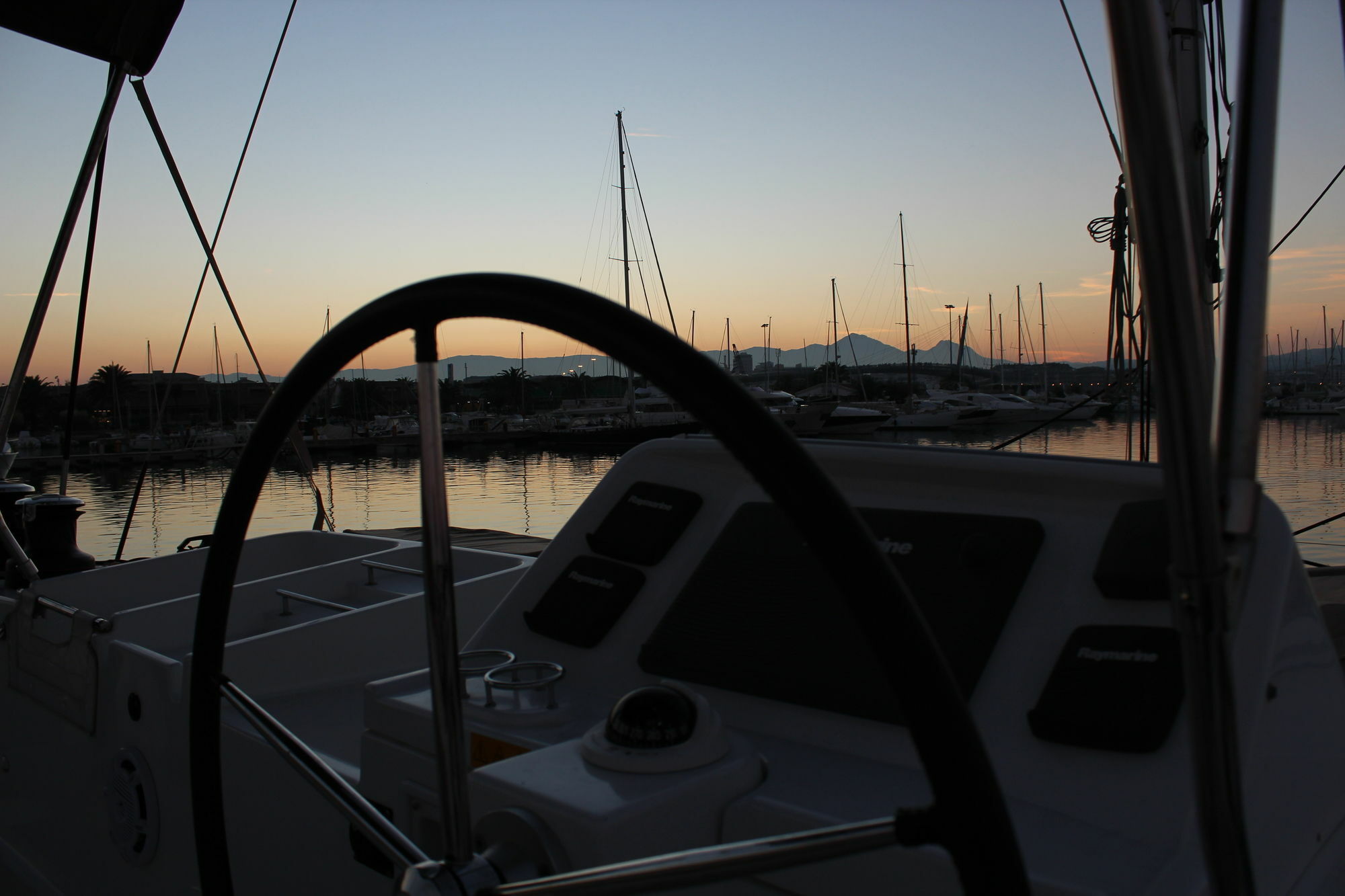 Catamarano Mauticat Hotel Pescara Bagian luar foto