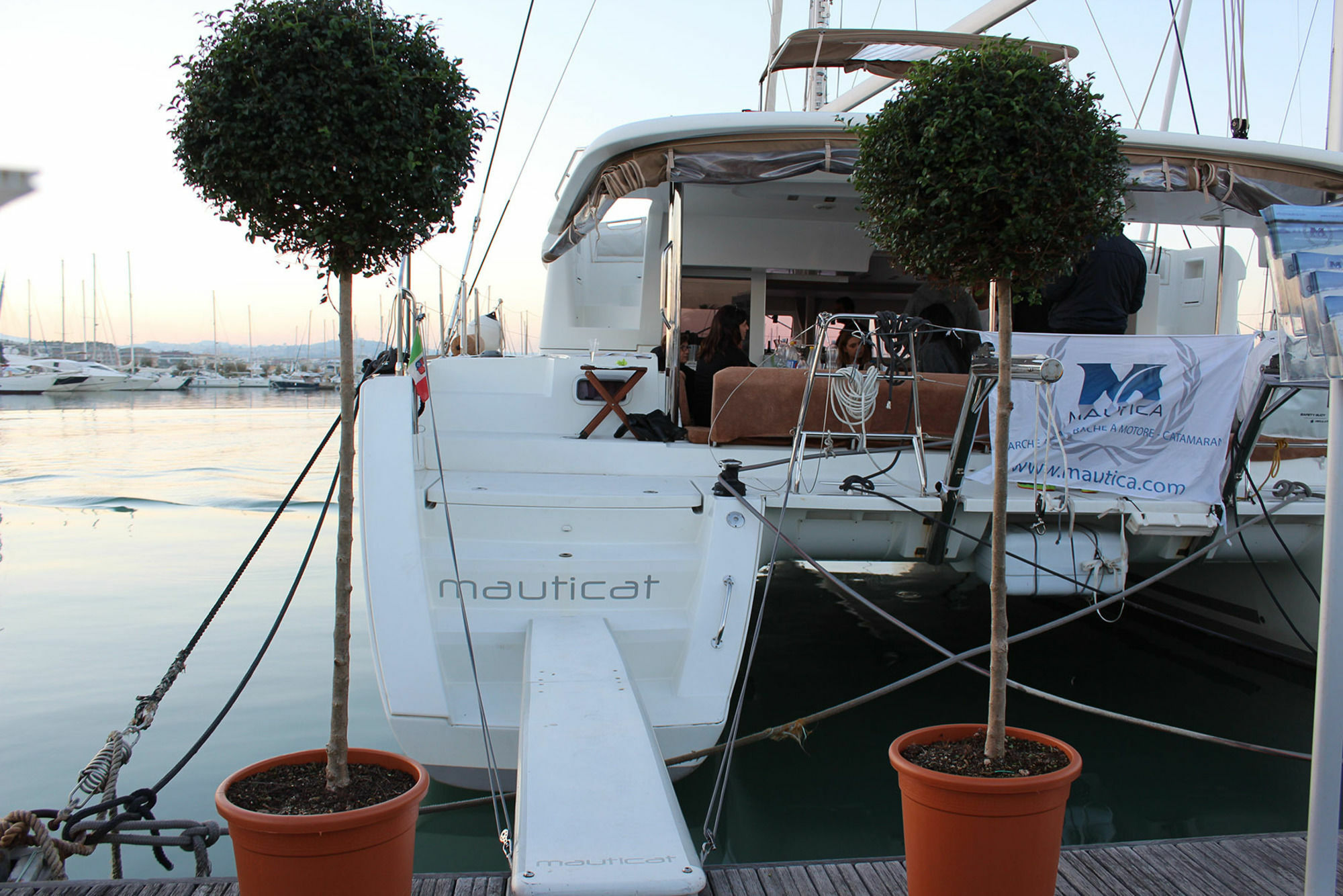 Catamarano Mauticat Hotel Pescara Bagian luar foto